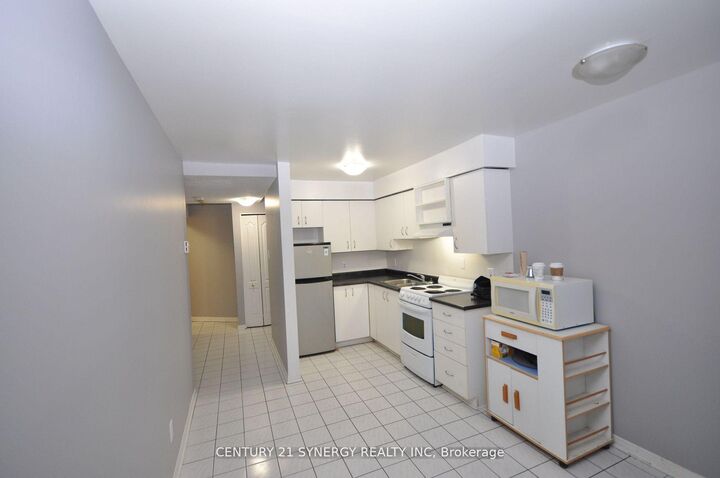 Property Photo: 450 Maclaren Street 2 ON K1R 5K6
