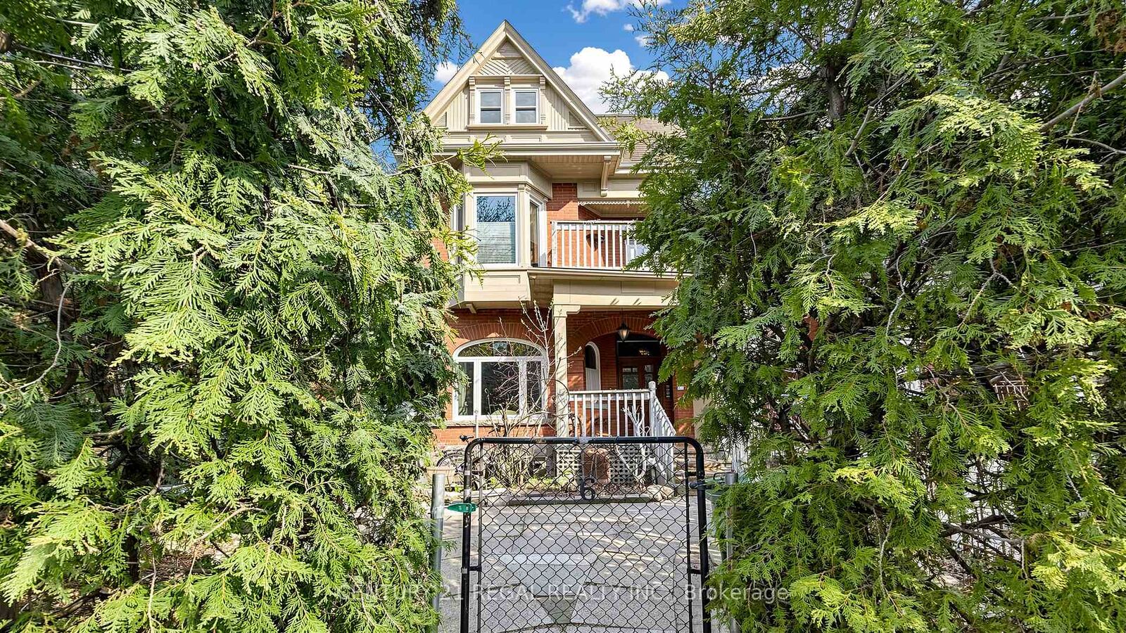 Property Photo:  26 Macdonell Avenue  ON M6R 2A2 