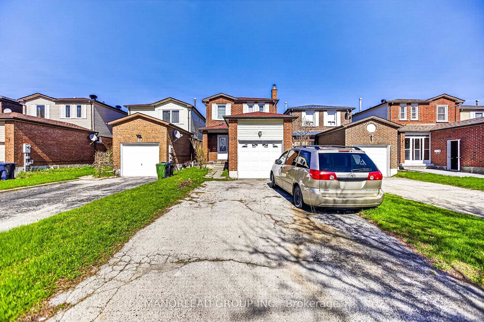 Property Photo: 45 Brimstone Crescent ON M1V 3C8