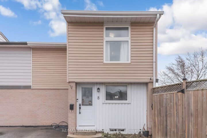 8 Grantbrook Court — photo 1