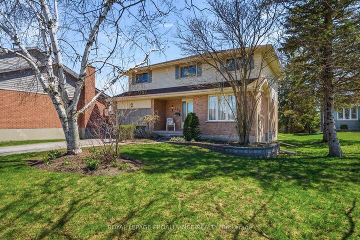125 Tracey Park Drive — photo 1