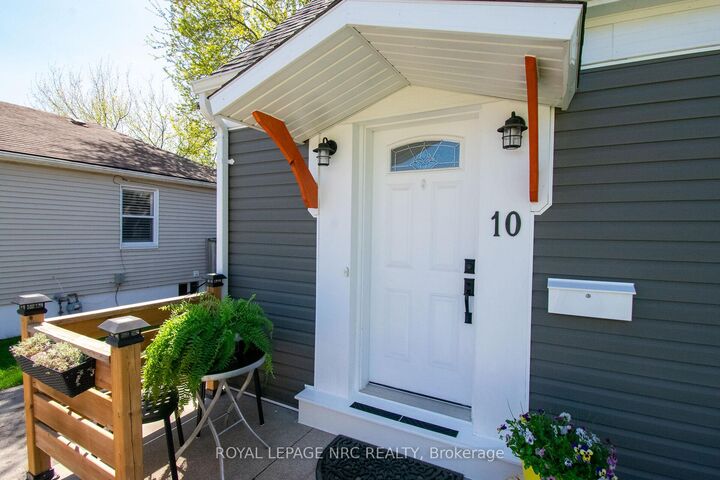 Property Photo: 10 Blain Place N ON L2P 2R5