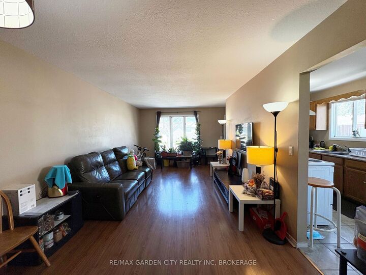 Property Photo: 23 Poplar Crescent ON L3C 6W5