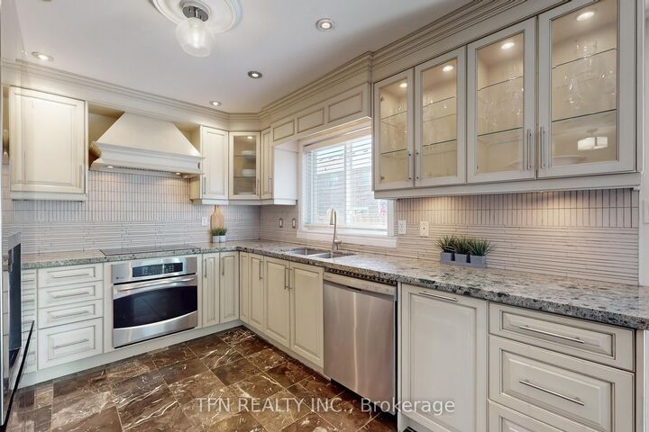 24 Lucerne Drive — photo 1