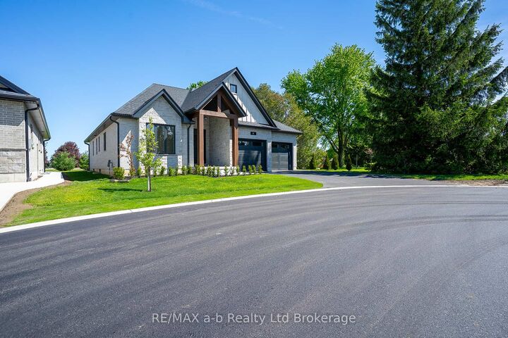 16 Cornwell Crescent — photo 1