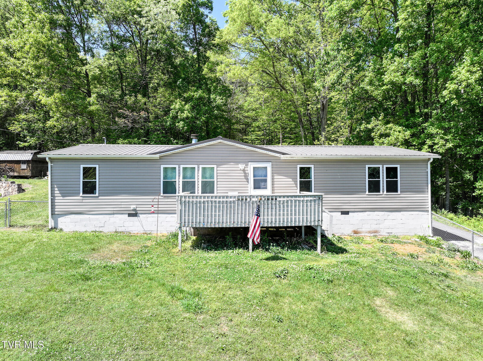 Property Photo:  207 East Lane Street  TN 37642 