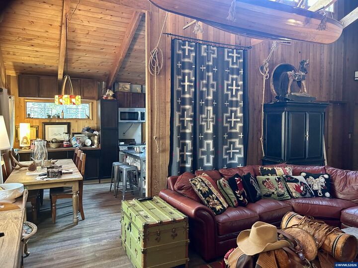 Property Photo:  68964 SW Graham Ct  OR 97759 