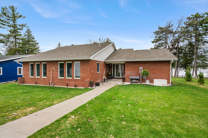 Property Photo:  516 W Shoreview Lane  MI 49749 