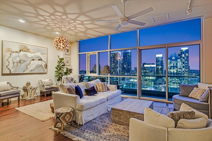 Property Photo: 555 E 5th Street 2826 TX 78701