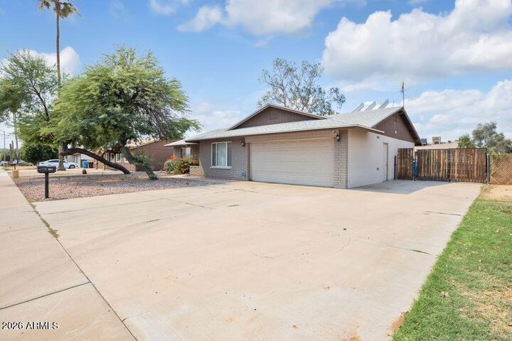 Property Photo:  3014 W Angela Drive  AZ 85053 