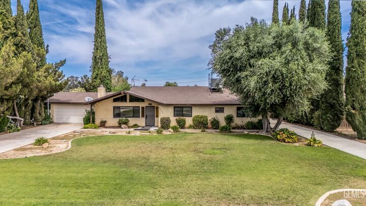 Property Photo: 22840 Sidding Road CA 93314