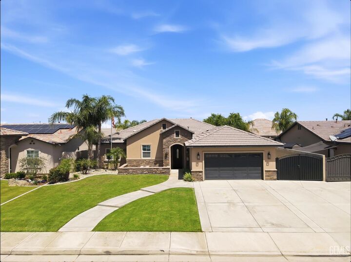 Property Photo:  15128 Juneberry Court  CA 93314 