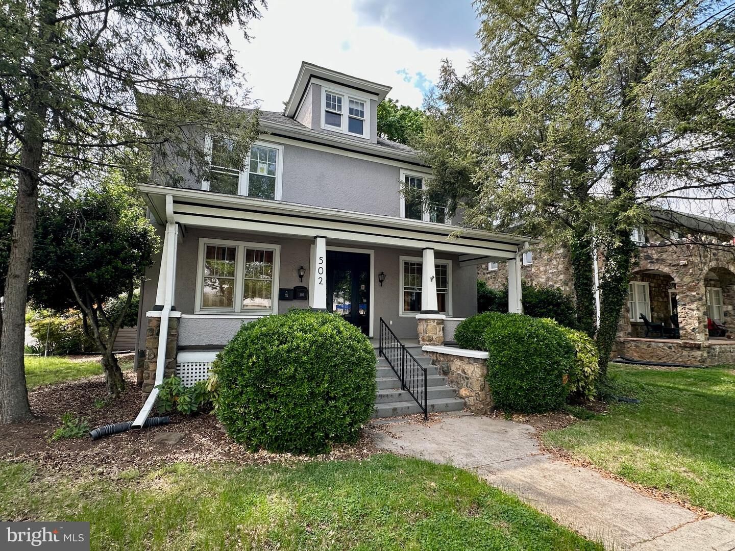 Property Photo:  502 N Royal Avenue  VA 22630 