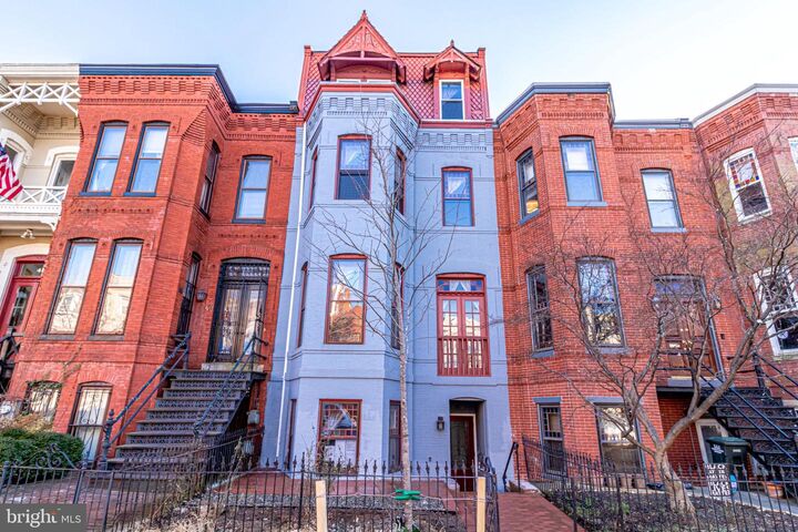 Property Photo:  409 Constitution Avenue NE  DC 20002 