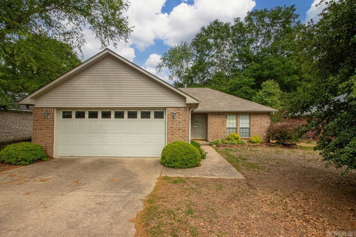 Property Photo:  152 Donna Kay  AR 72058-9574 