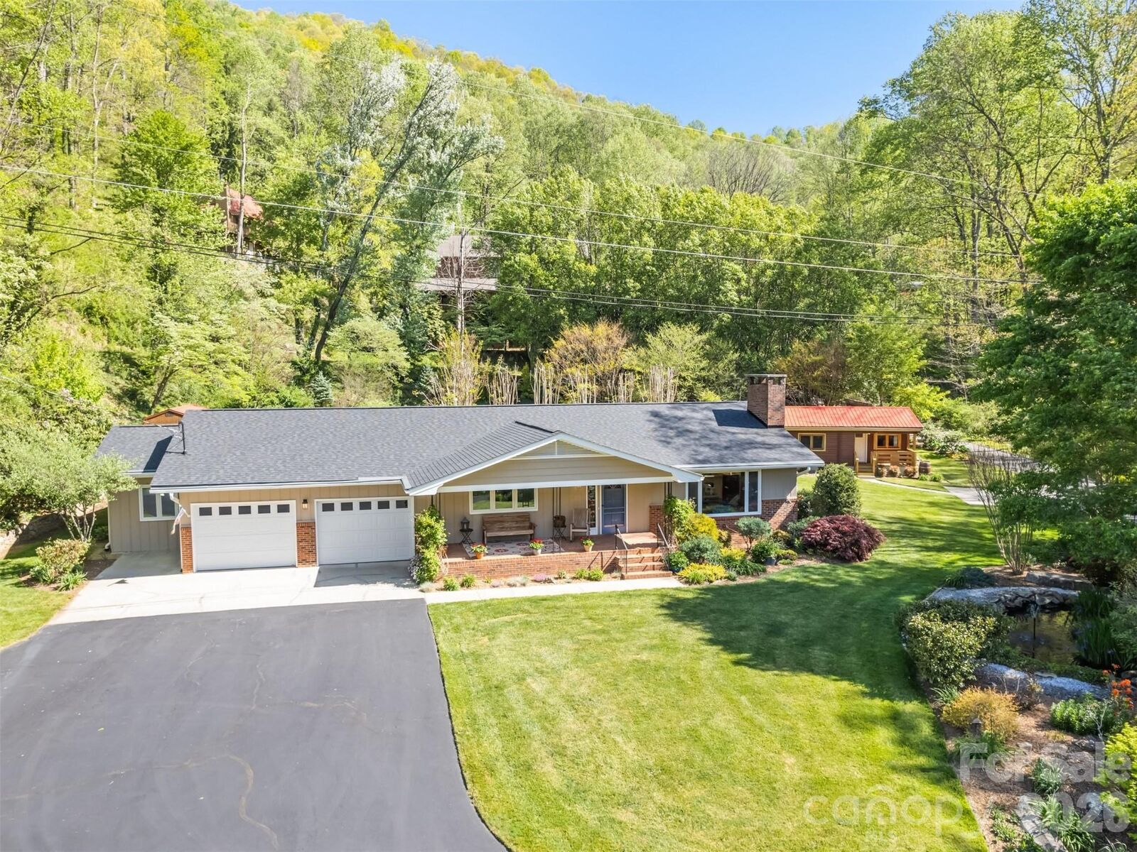 Property Photo: 9 Golfview Drive NC 28751