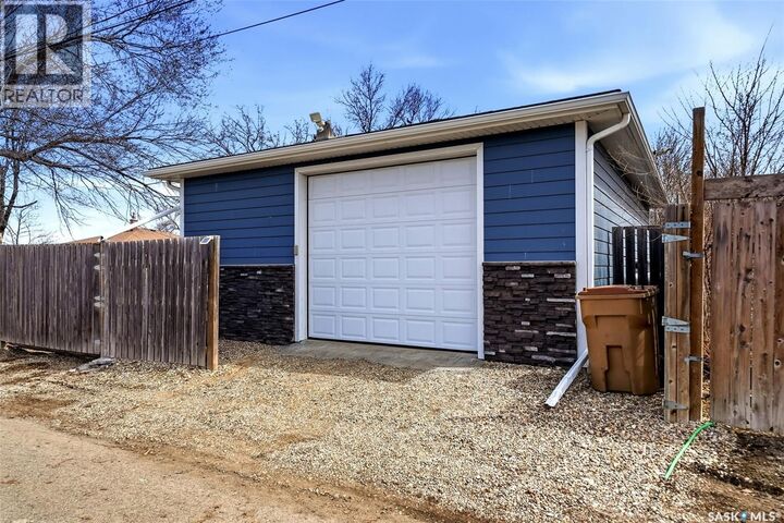 Property Photo: 2510 Edward Street SK S4S 0M8