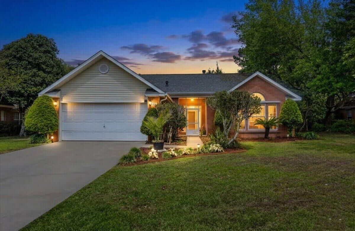 Property Photo: 806 Linda Drive FL 32569