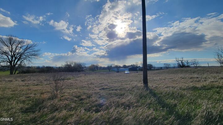 Property Photo:  6150 State Highway 1806  ND 58554 
