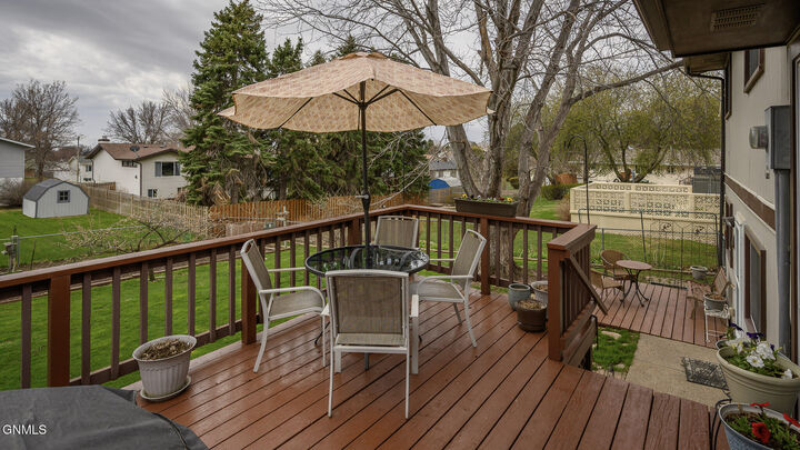 Property Photo:  2009 Grimsrud Drive  ND 58501 