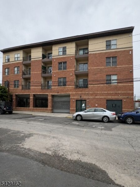 Property Photo:  15 Tichenor Ln 205  NJ 07114 