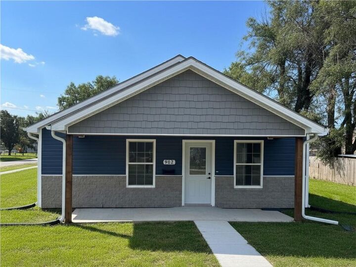 Property Photo:  902 Morgan Street  MO 64504 
