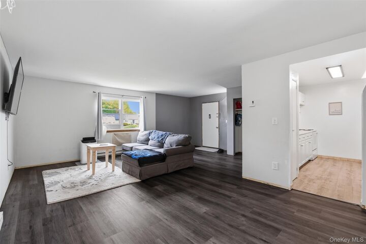 Property Photo:  19 White Gate Road  NY 12590 