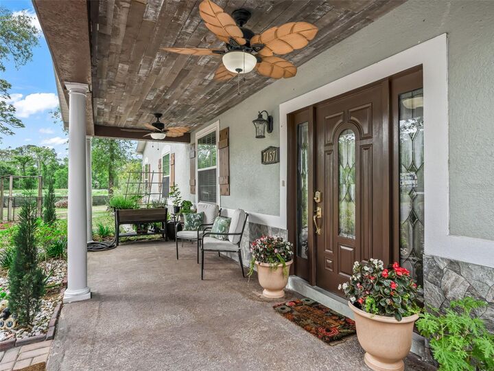 Property Photo: 7157 Knoxville Dr FL 33597