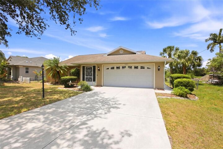 Property Photo: 1299 Tripoli Street FL 34286