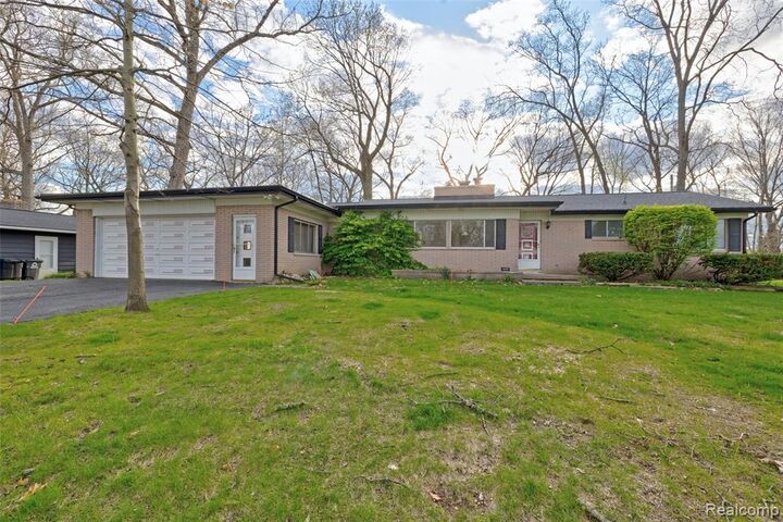 Property Photo:  6025 Princess Lane  MI 48346 2322 