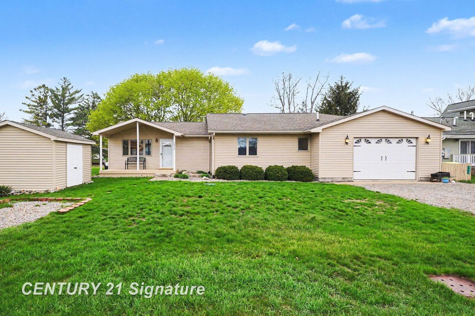 Property Photo:  5430 S Pine Street  MI 48612 