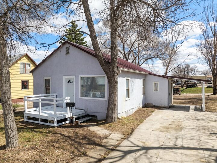 Property Photo:  711 5th St SW  ND 58701 