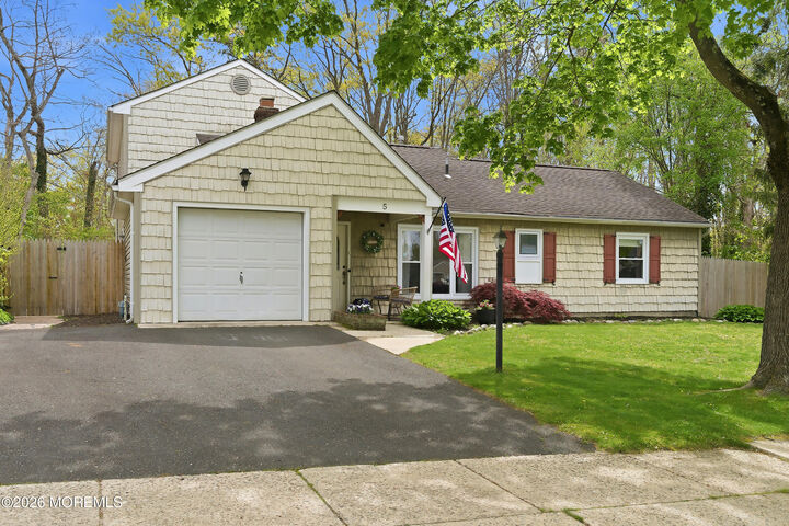 Property Photo:  5 Chestnut Way Circle  NJ 08005 