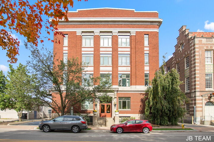Property Photo:  17 W 10th Street  MI 49423 