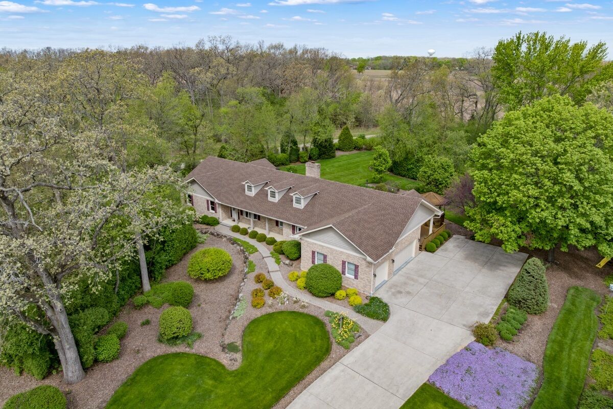 Property Photo:  44W664 Oakshire Lane  IL 60140 