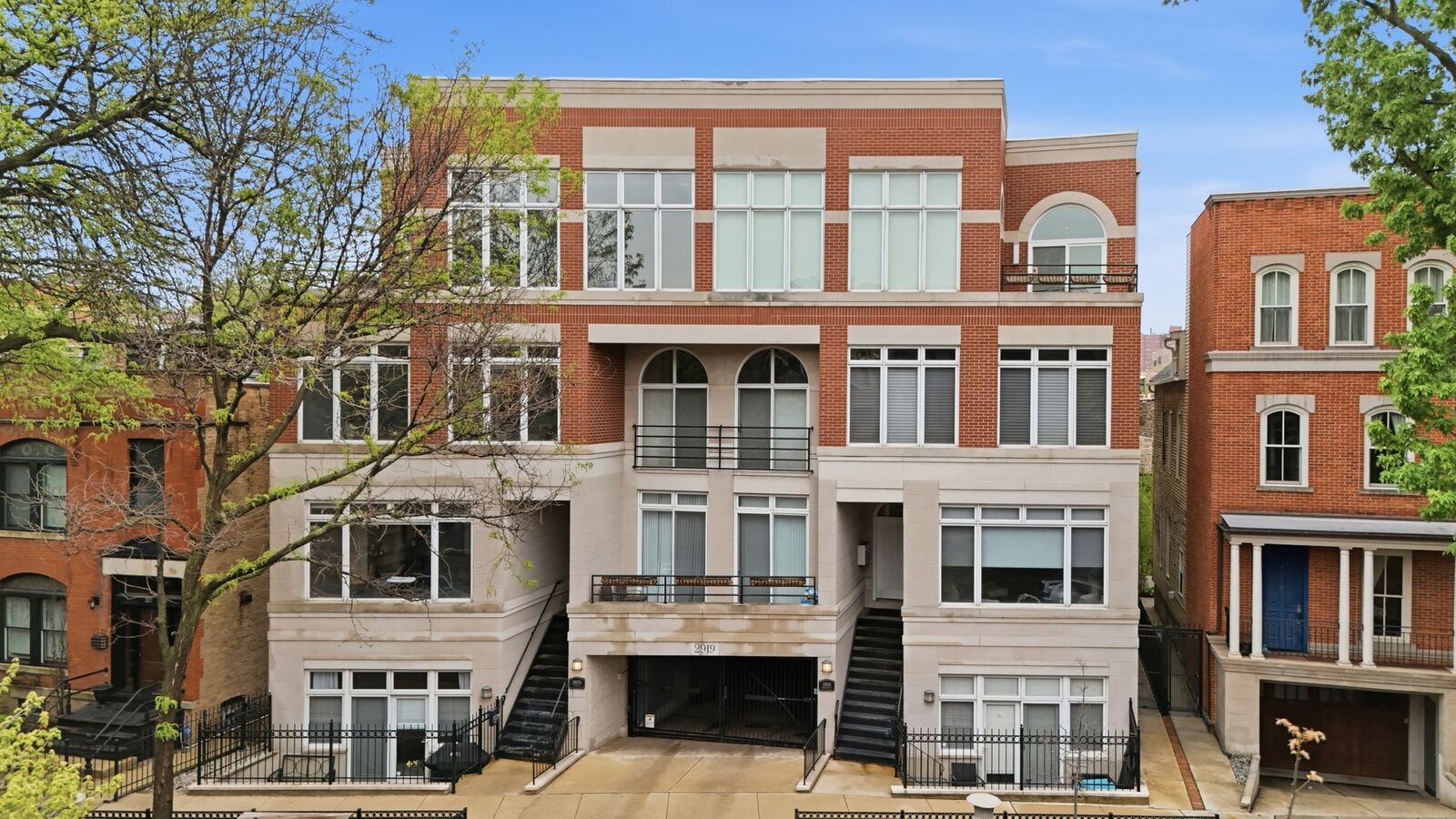 Property Photo:  2919 N Burling Street G  IL 60657 