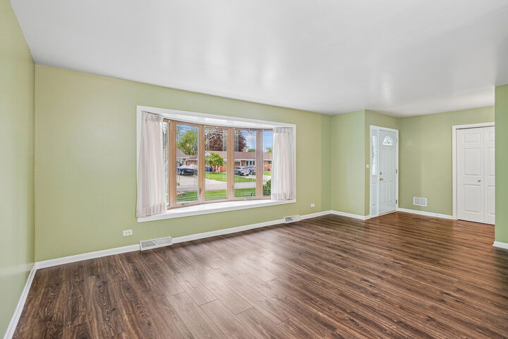 Property Photo:  495 Kinkaid Court  IL 60016 
