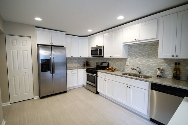 Property Photo:  118 Morningside Lane W 118  IL 60089 