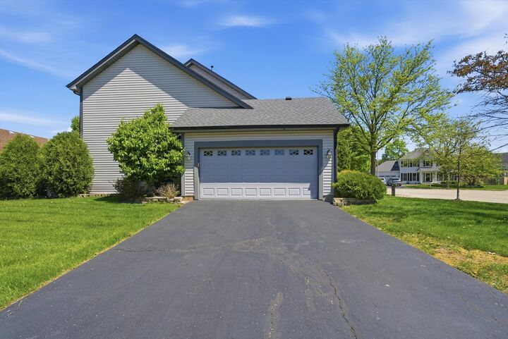 Property Photo:  638 Anne Court  IL 60440 