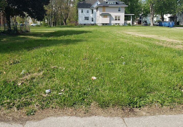 Property Photo:  