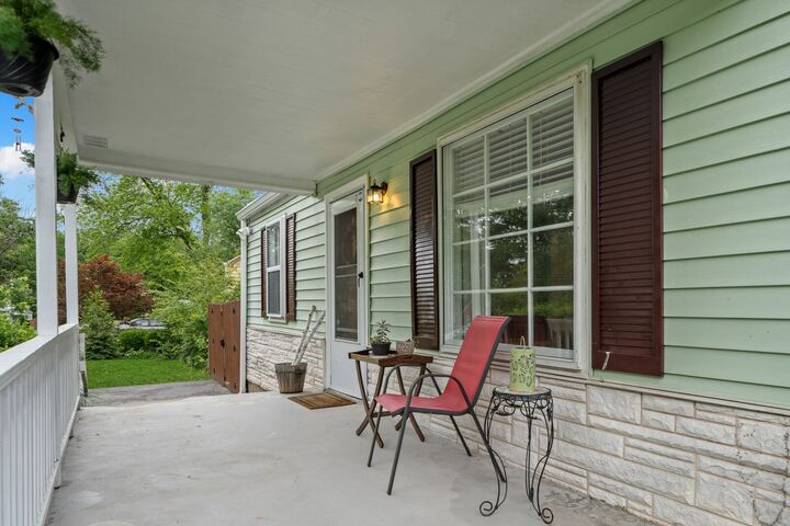 Property Photo:  913 Kipling Dr  TN 37217 