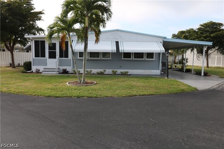 Property Photo:  116 Coachlight Drive  FL 33908 