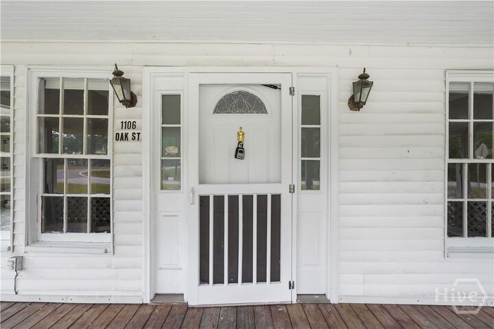 Property Photo: 1106 NW Oak GA 31331