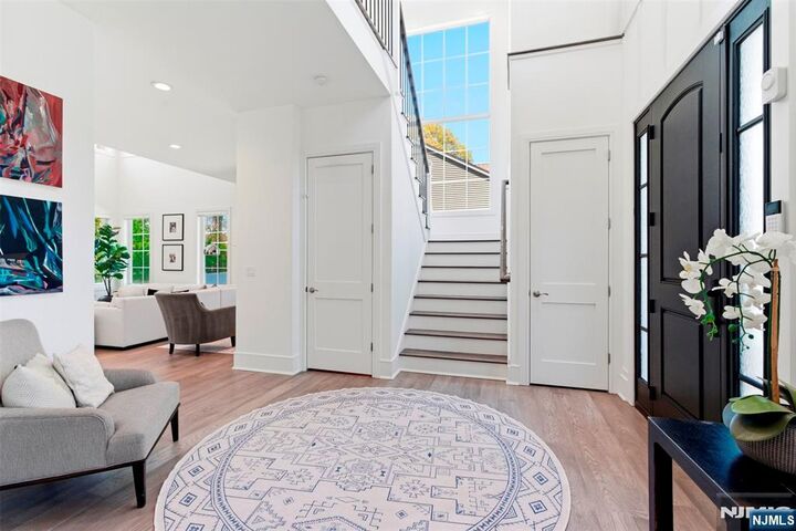 Property Photo:  44 Crestwood Drive  NJ 07452 