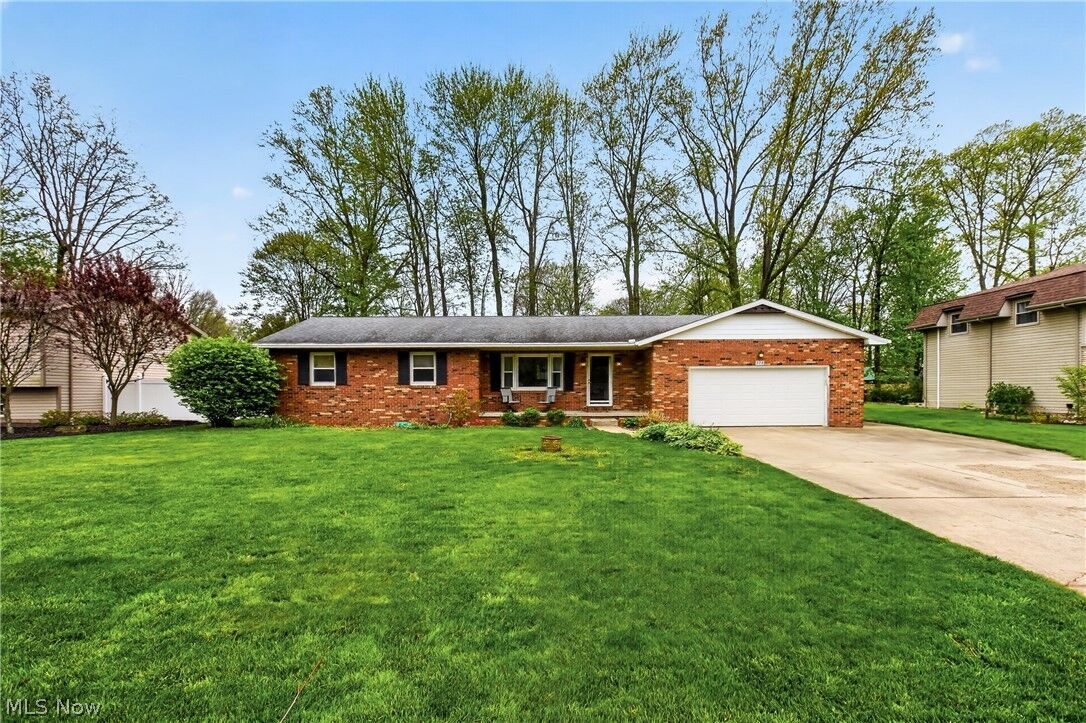 Property Photo:  324 Old Oak Drive  OH 44410 