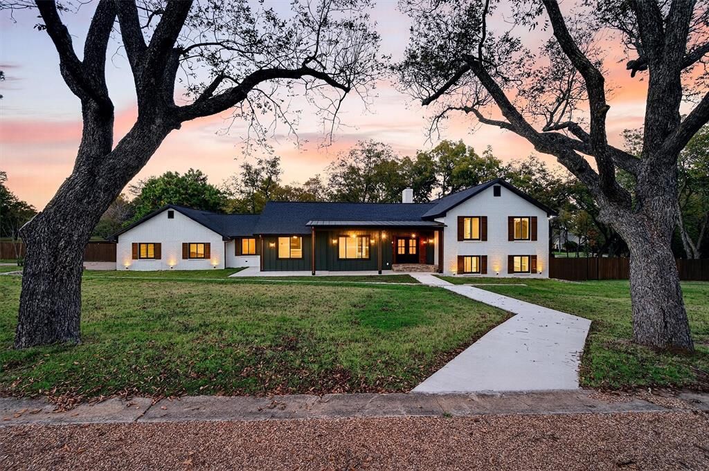Property Photo: 1 River Hills Drive TX 75020