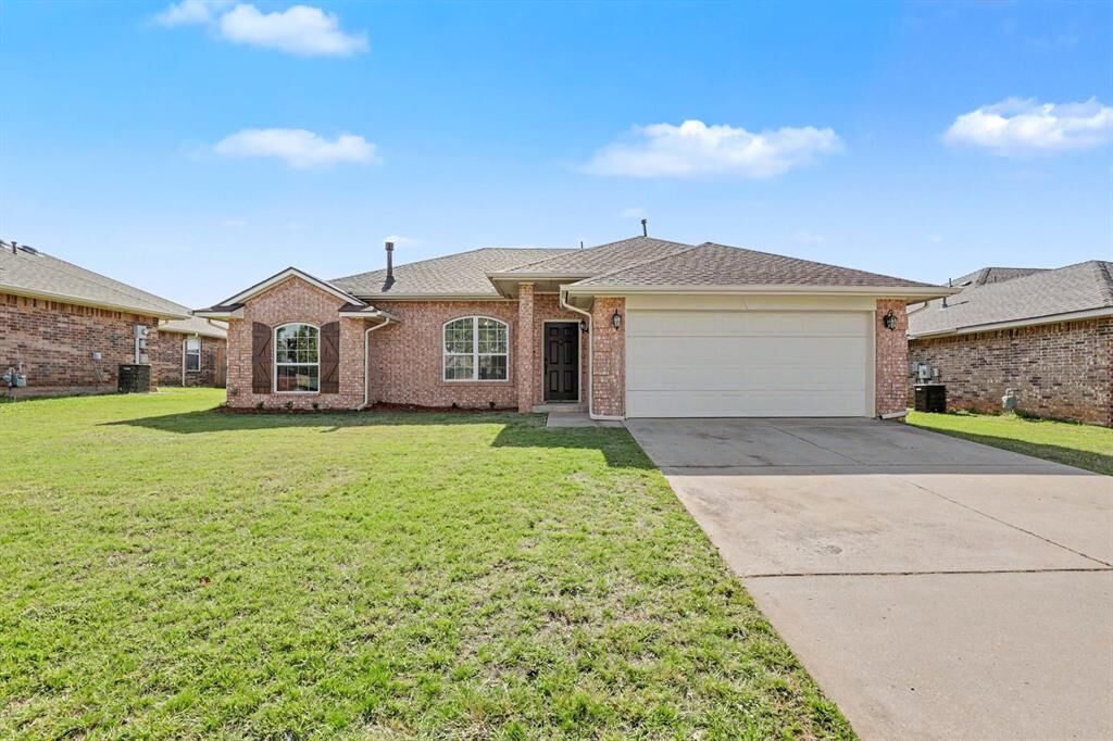 Property Photo: 8129 Azurewood Drive OK 73135