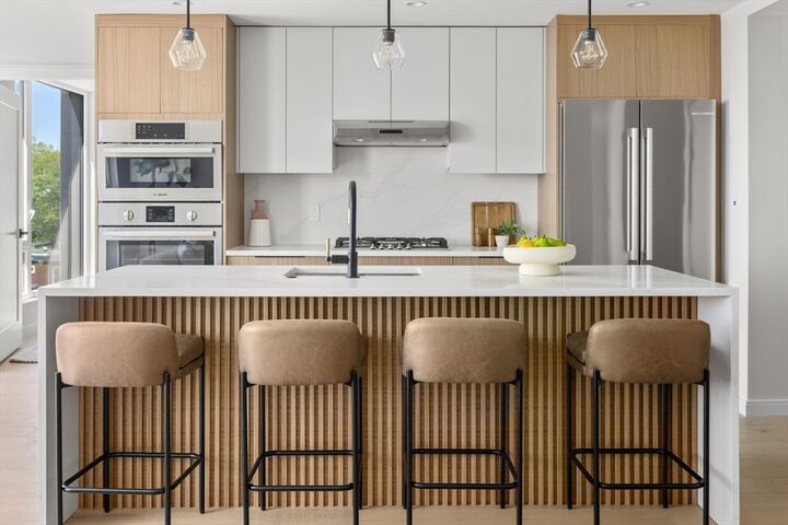 Property Photo:  125 Lowell Street 302  MA 02143 