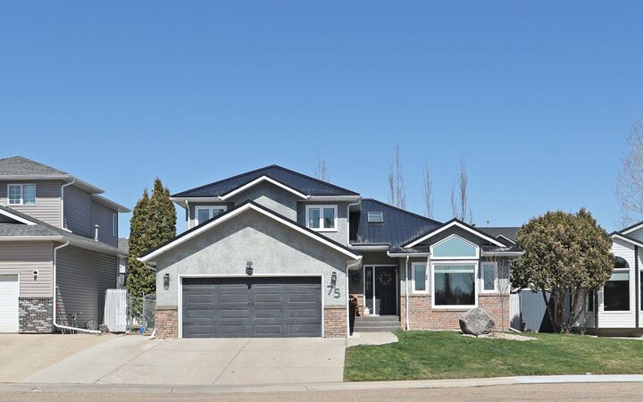 Property Photo: 75 Parkland Close E AB T1R 0M2