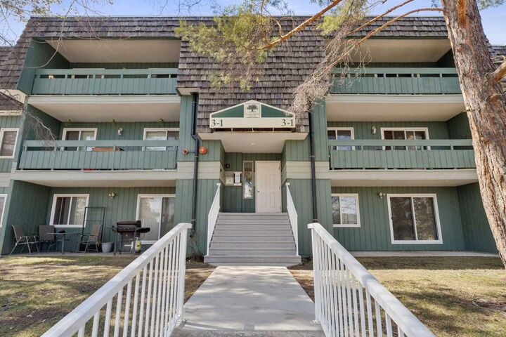 Property Photo:  315 Southampton Drive SW 3202  AB T2W 2T6 